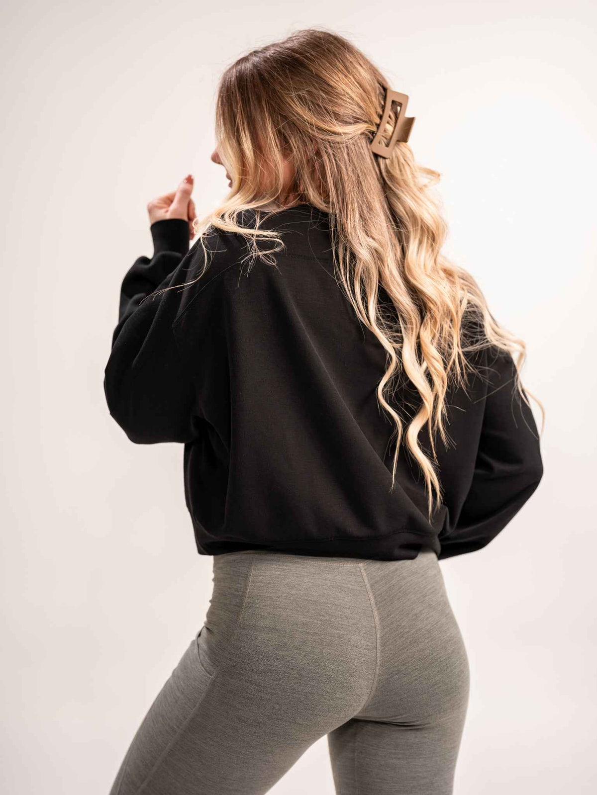 WOMEN'S | ROUSE PULLOVER : BLACK